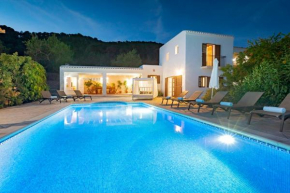 Hotel Villa in Ibiza Town, sleeps 12 to 14 - Can Monte
